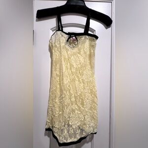 NWOT VS Yellow Lace Baby Doll with Black Trim and matching V String Panty.